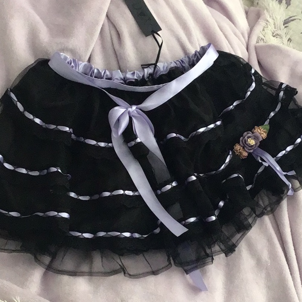 Widow tutu w flowers Sz small runs big